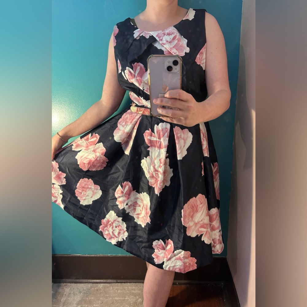 Jessica Howard size 16 party cocktail or casual full skirt floral dress.